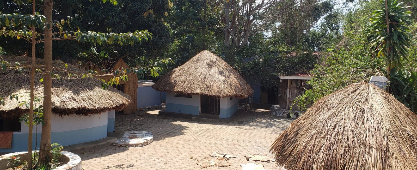 Viwanja vya hekalu la AfyaRoho huko Busenya, Nakifuma Kakinzi, Uganda
